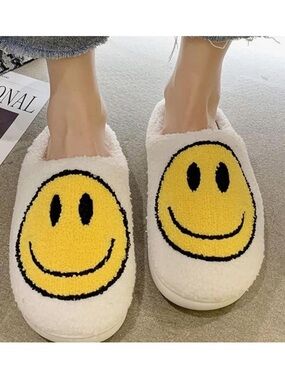 NEW Fuzzy Smiley Face Slippers Size W 10.5-11 M 9-10 Emoji Loungewear Athleisure